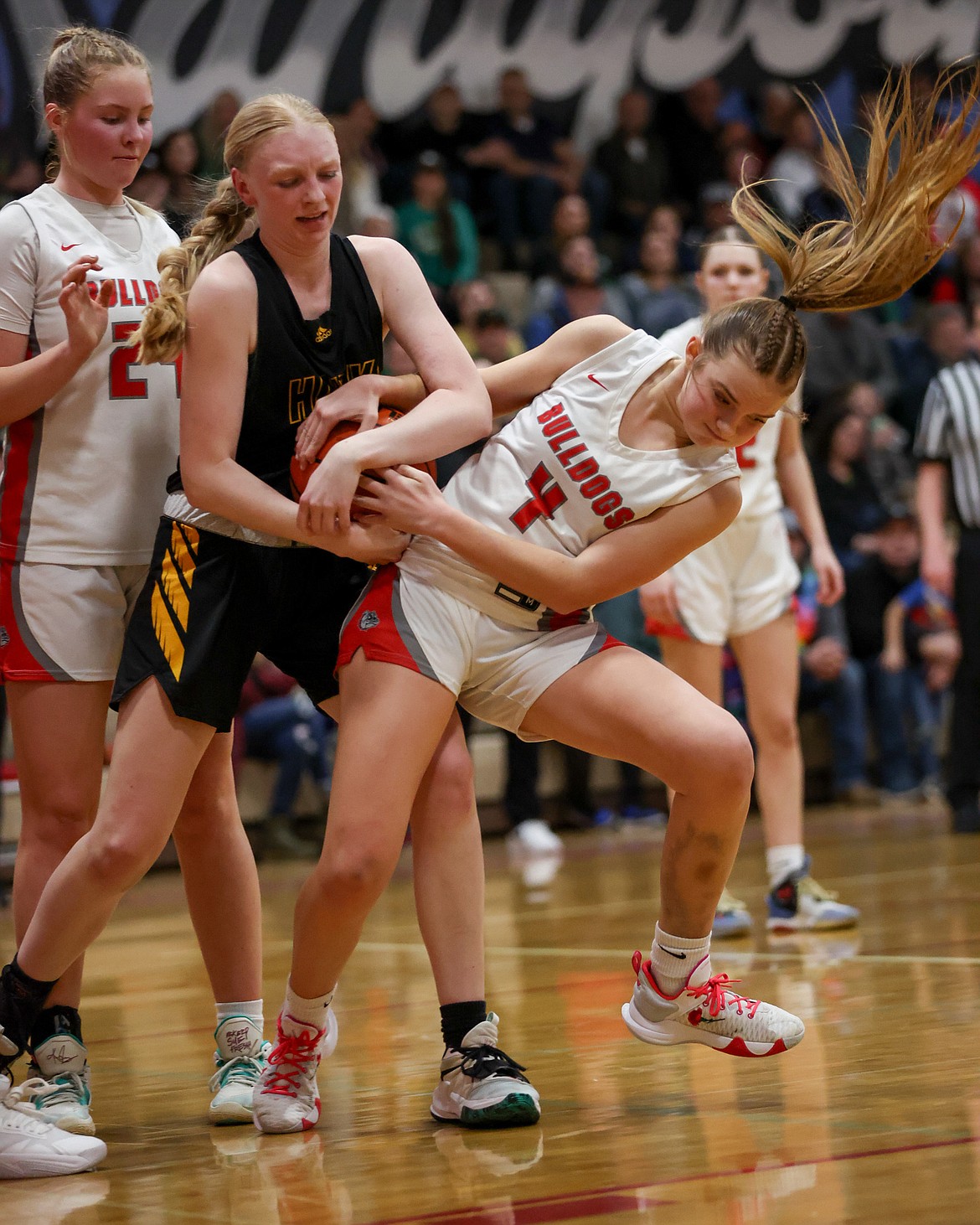 JASON DUCHOW PHOTOGRAPHY
Kyla Holte, left, of Lakeland, and Jordyn Tomco (4) of Sandpoint fight for the ball Friday night in Sandpoint.