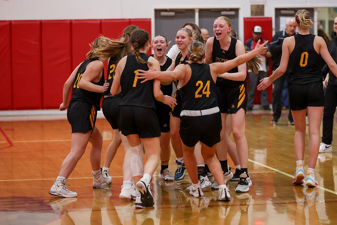 JASON DUCHOW PHOTOGRAPHY
Lakeland girls celebrate after beating Sandpoint in Game 2 of the best-of-3 series for the 4A Region 1 girls basketball title Friday in Sandpoint. Game 3 is tonight at 6 in Sandpoint.