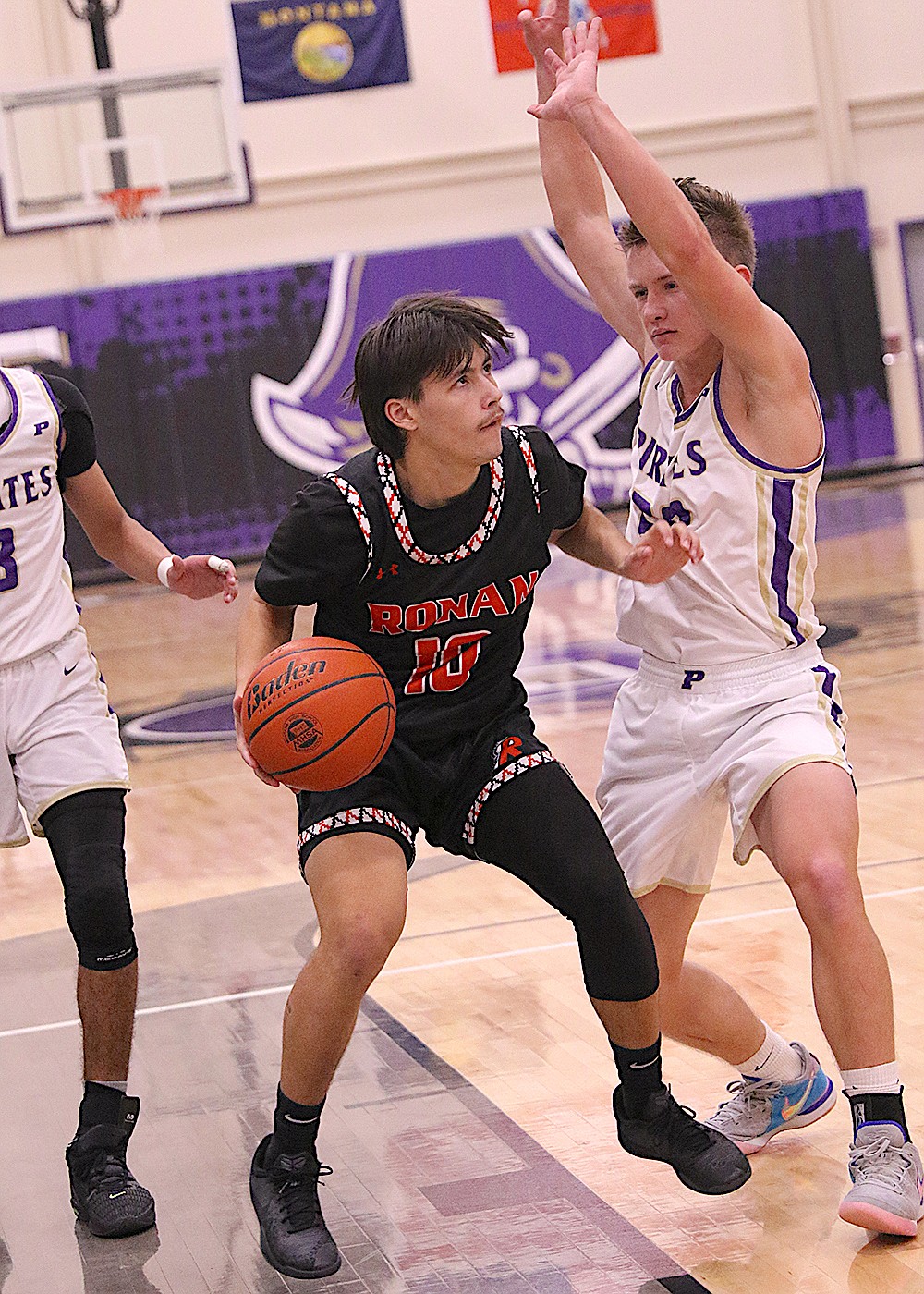 Chief DaVonne Curley battles Pirate Maddox Bird during Saturday's matchup between the Lake County foes. (Bob Gunderson photo)