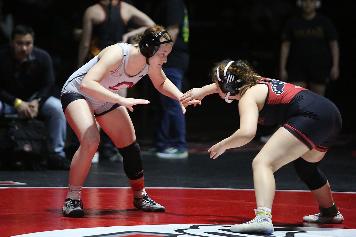 Othello junior Diamond Van Cleve, left, won a regional title and was one of nine Huskies to reach the 2A/1A/B Mat Classic.