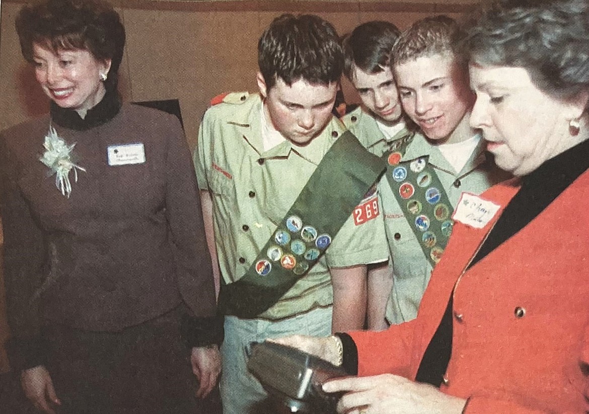 Boy Scouts view a photo that was taken of them with Congressman Helen Chenoweth, left, at the 1999 Lincoln Day Dinner.