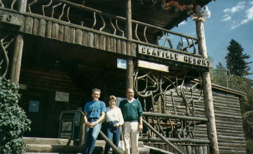 Tom Richards poses with his parents, Sheila and W.T. Richards at The Snake Pit in 1986.