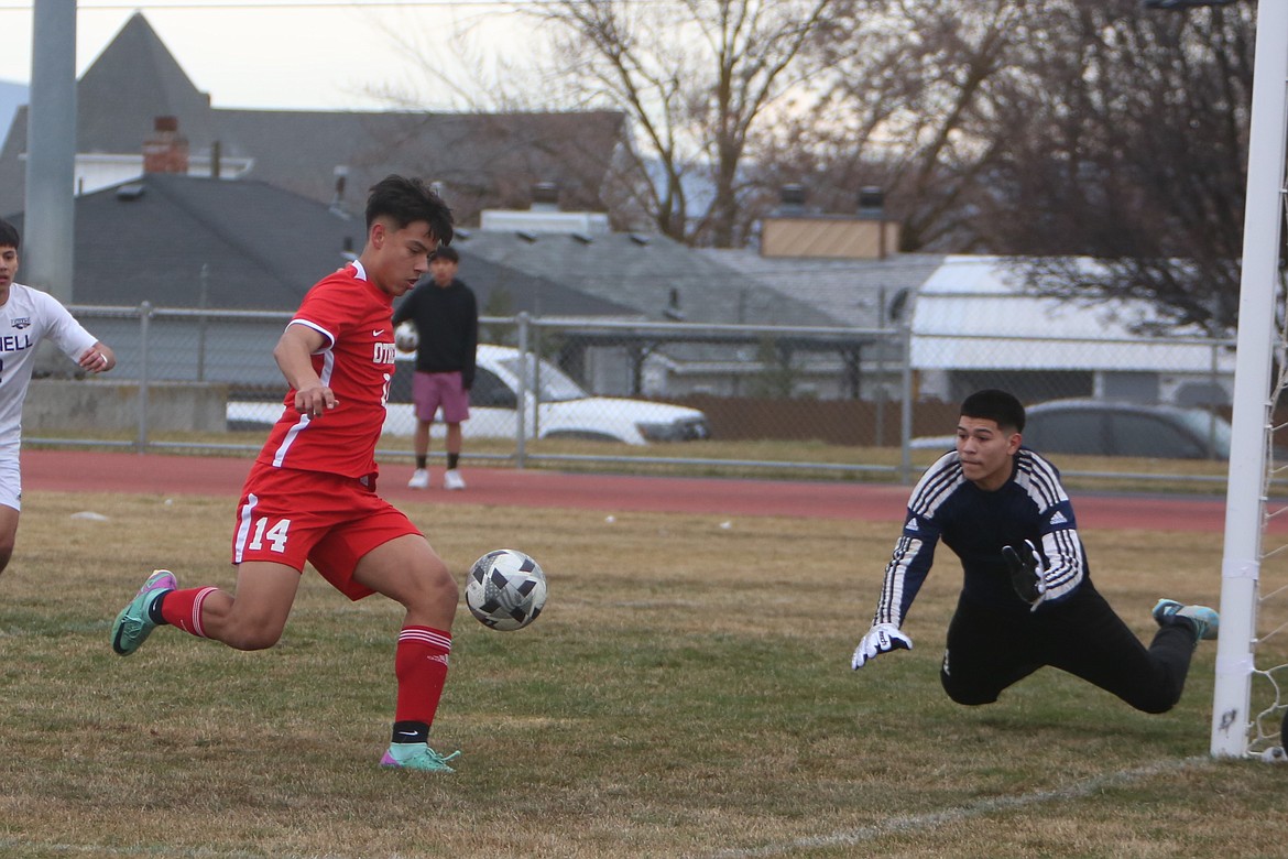 Othello sophomore Luis Farias (14) shoots the ball for Othello’s first goal of the 2024 season on Saturday against Connell.