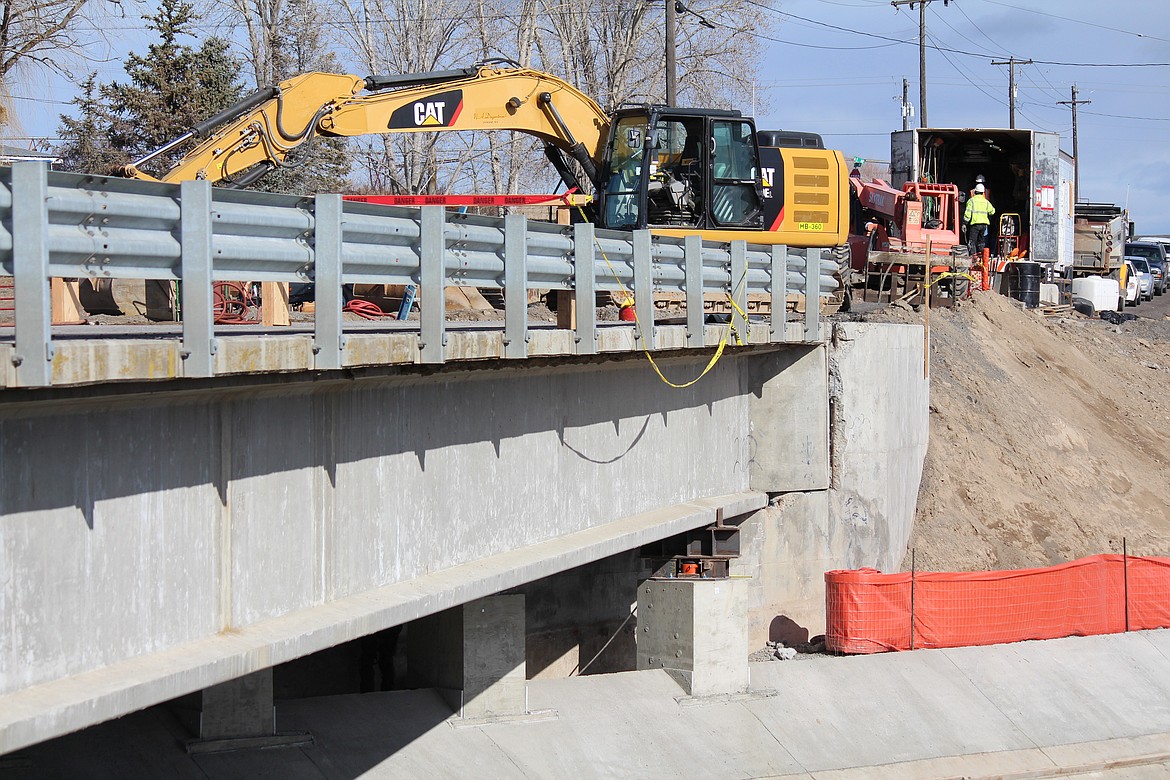 Bridge 202 near Moses Lake is closed to traffic in order to repair it.