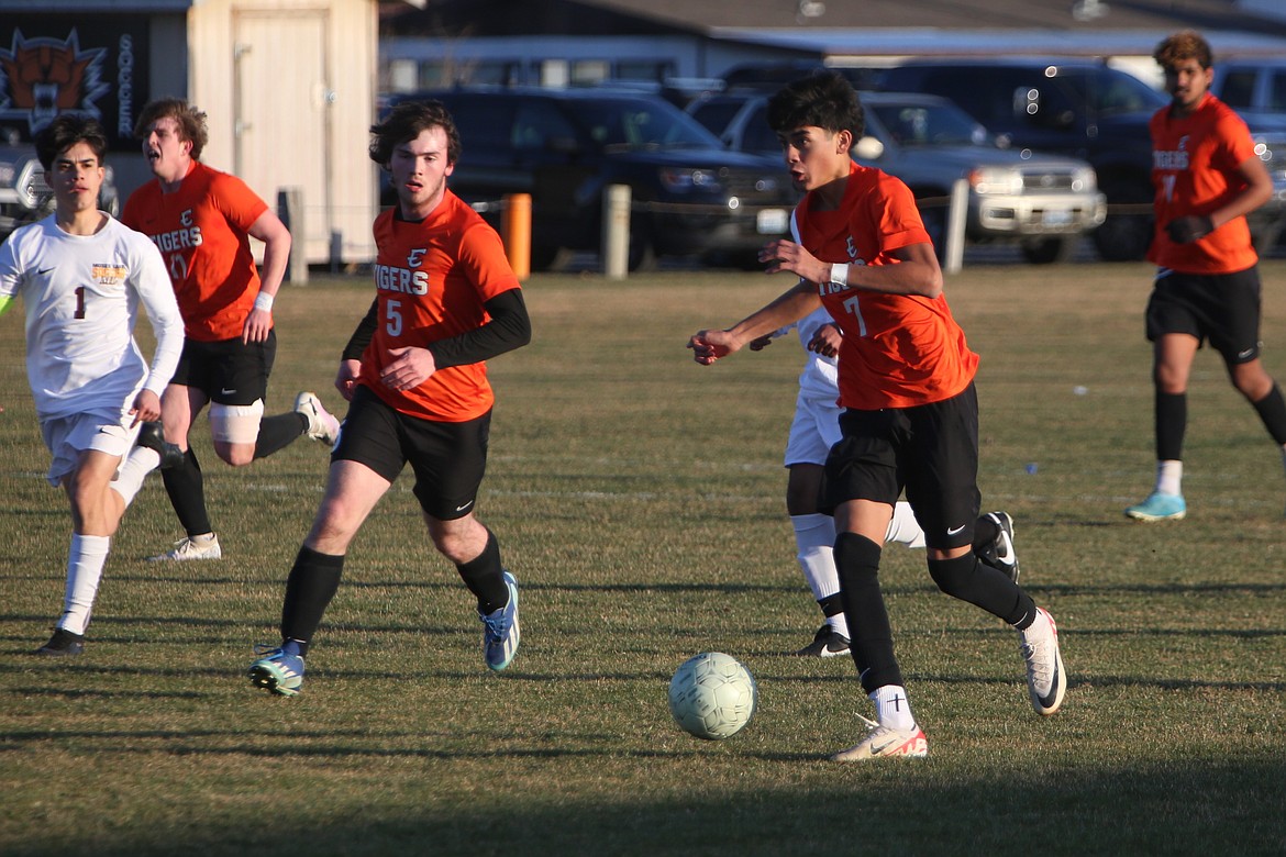 Ephrata sophomore Junior Chavez Mendoza Jr. (7) moves upfield with the ball in the first half against Moses Lake.