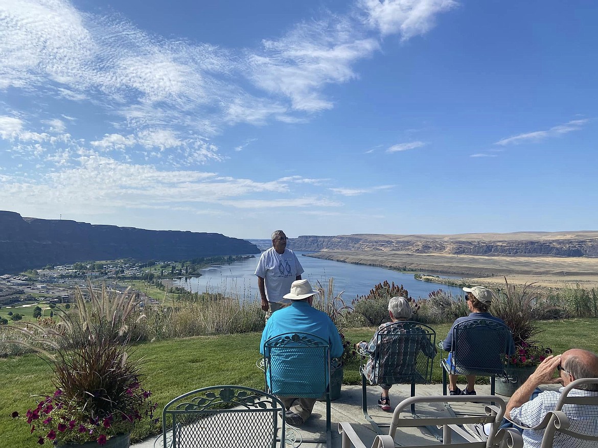 Museum tour participants listen to a lecture on the geological history of Central Washington on the spot of the Ice Age Floods in 2023.