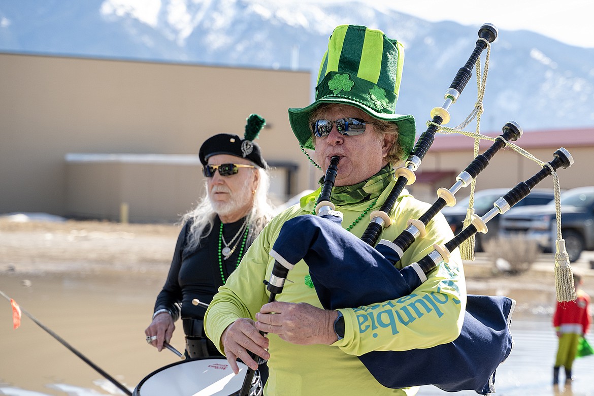 Drummer Rob Spencer and bagpiper Mike Gilbert kick off the Fun Run at Cloverfest on Saturday, March 16. (Avery Howe photo)