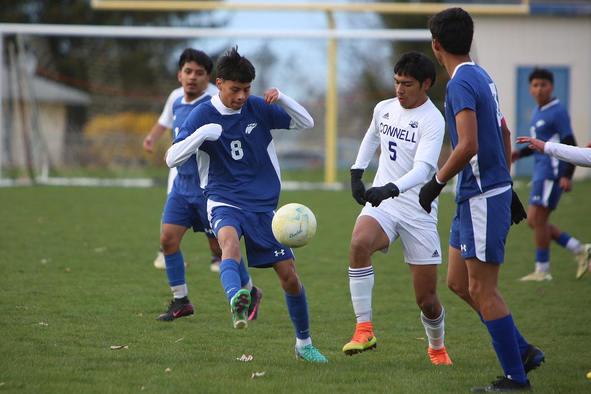 Warden senior Cristofher Delacurz (8) passes the ball up the field during Monday’s game against Connell.