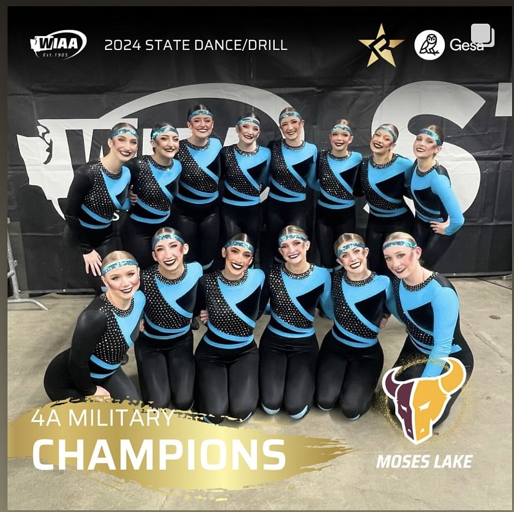 The Molahiettes pose for a picture during the state tournament.