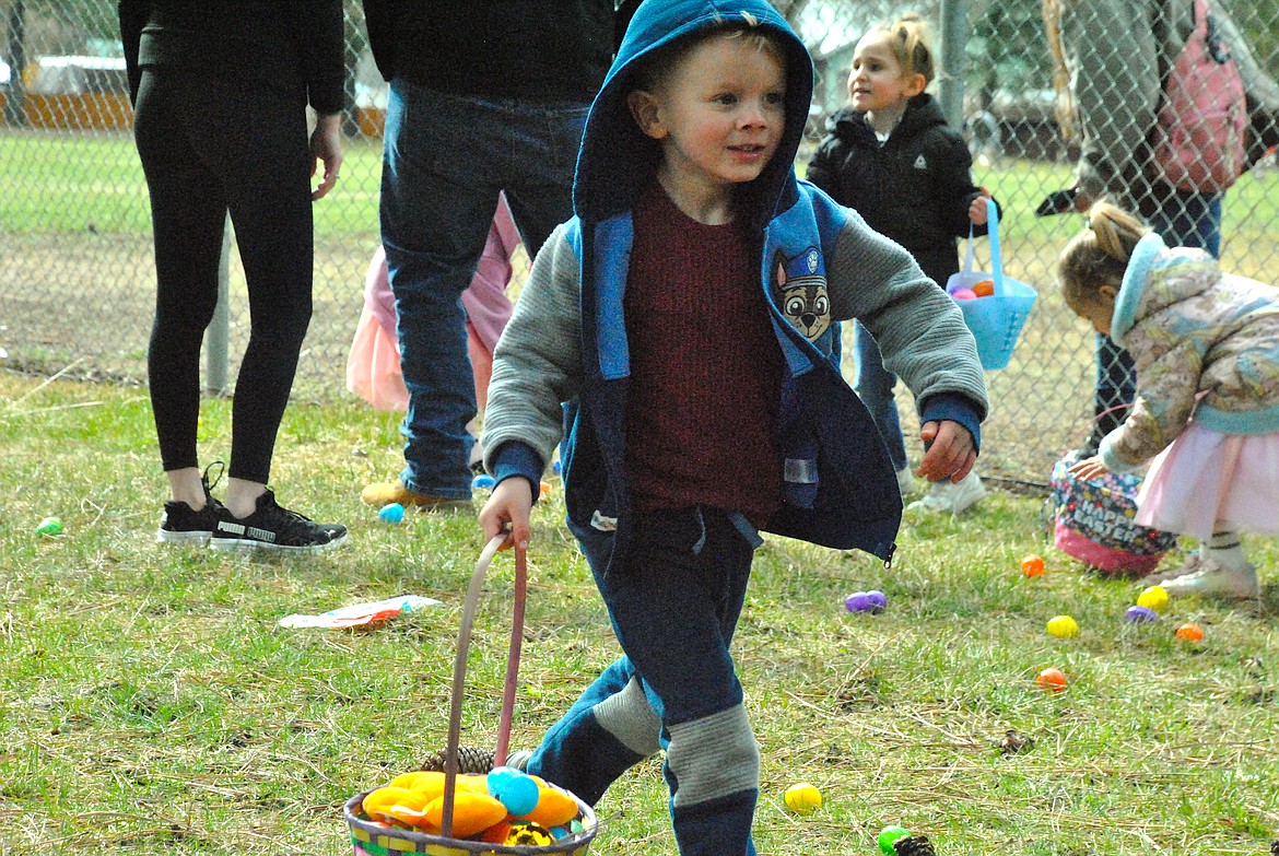 Daxton Keenen, 5, heads back to Mom to show her his full Easter basket of eggs and prizes. (Mineral Independent/Amy Quinlivan)