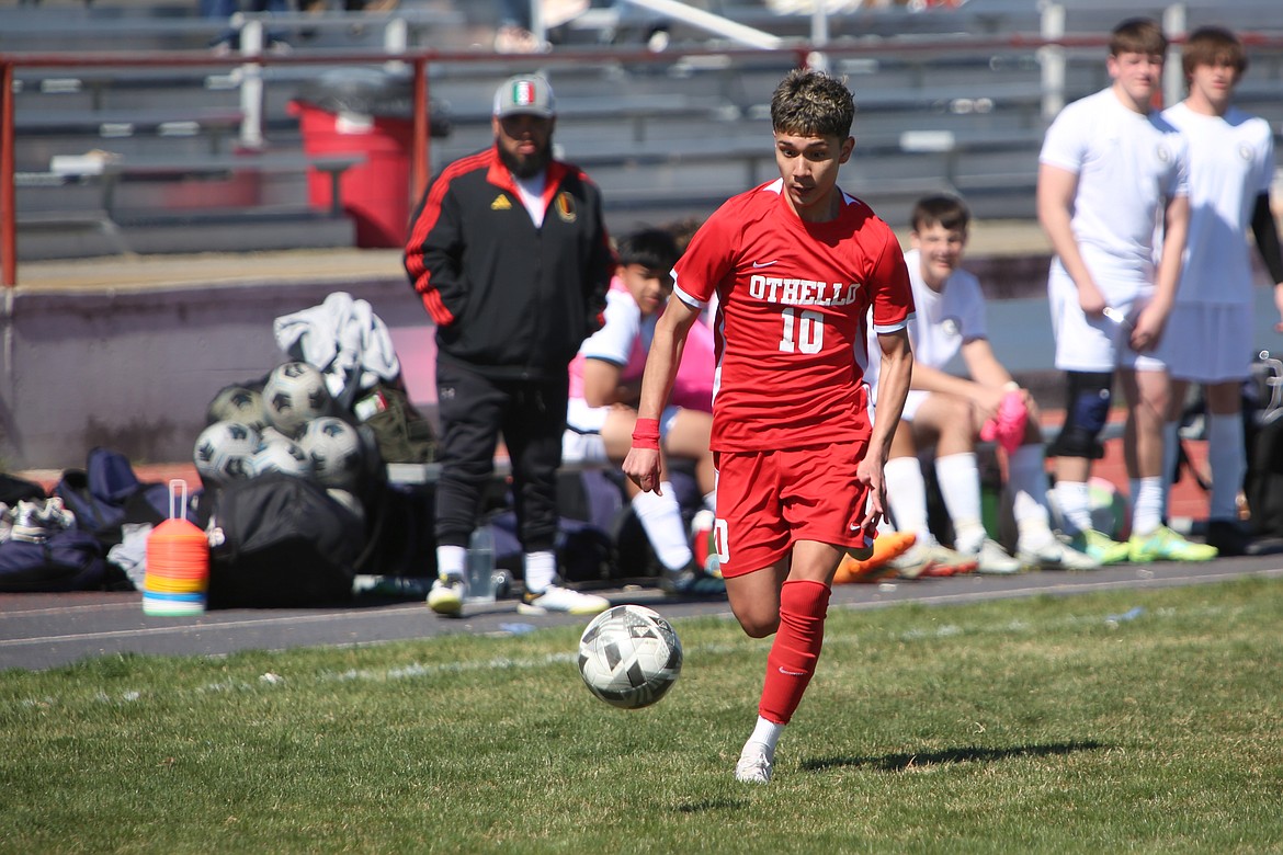 In the first half, Othello junior Asaph Alfaro Vazquez brings the ball up the field on a Huskie attack.
