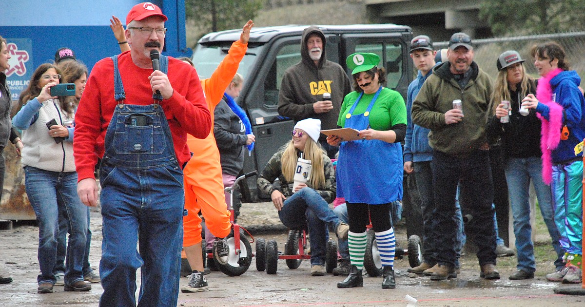 Talking Bird Saloon trike races - Vimarsana News