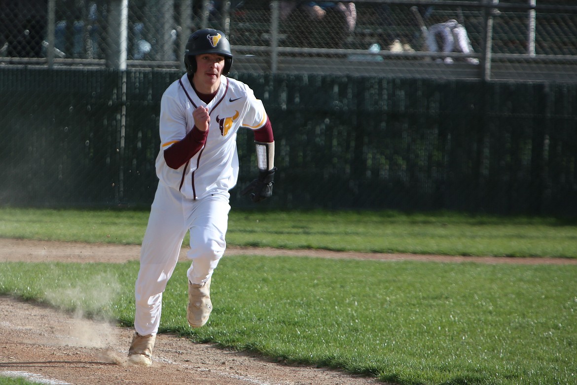Moses Lake junior Adrian Martinez dashes to first base during the Mavs’ 7-2 win over Davis on Tuesday.