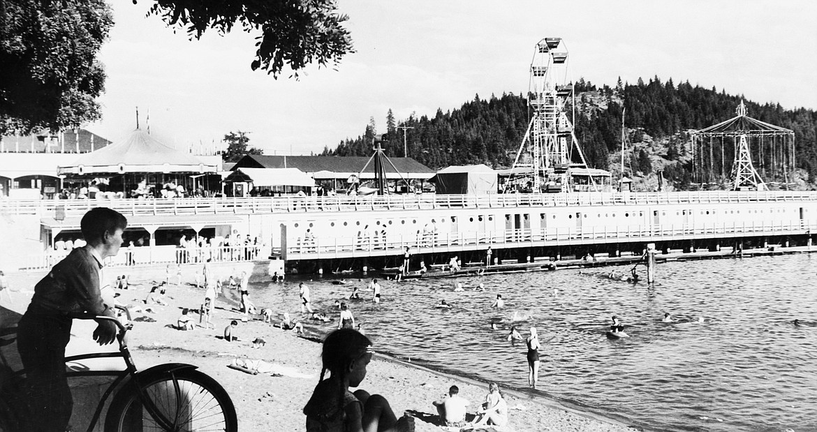 A view of Independence Point from the seawall at City Beach in 1948.
