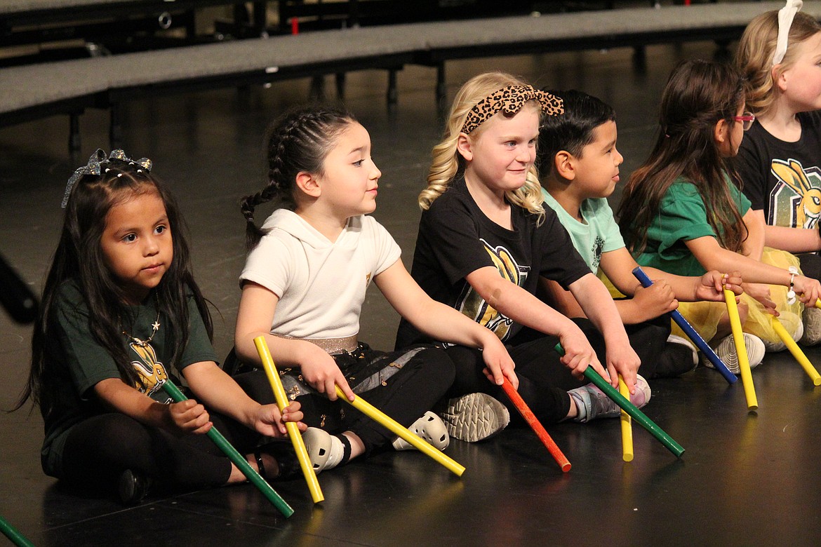 Quincy transitional kindergarten students show how to stir the pizza sauce at the district’s Arts Night Monday.