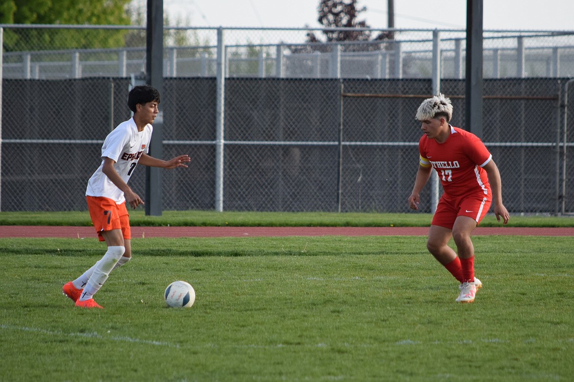 Othello senior Jesus Bonilla, right, defends against Ephrata sophomore Junior Chavez Mendoza Jr., left. Othello Head Coach Bernie Garza said the back line of Bonilla, senior Don Eldred and goalkeeper Aksel Jebsen have been playing well during Othello’s three-game win streak.