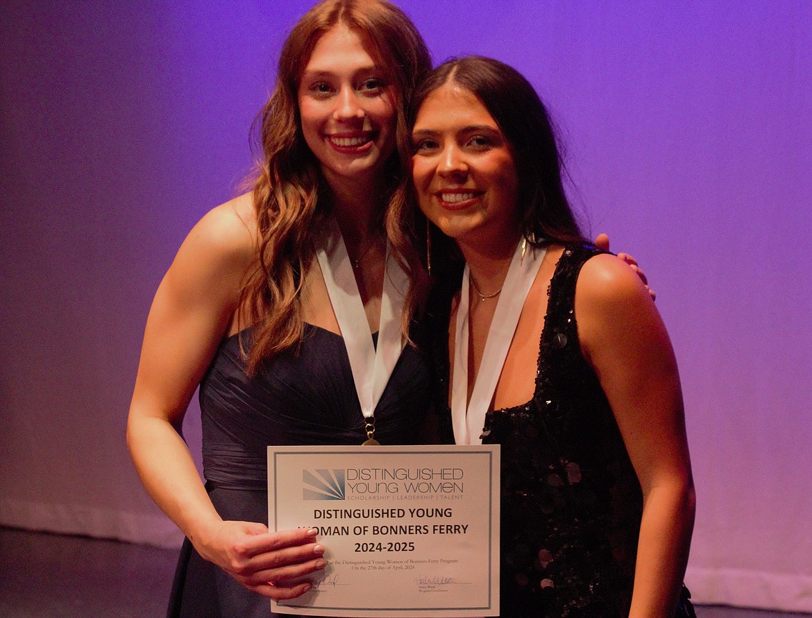 (Left) Riley Kimball receives the Bonners Ferry DYW medallion from Anna Chase, the Bonners Ferry DYW of 2023-24.