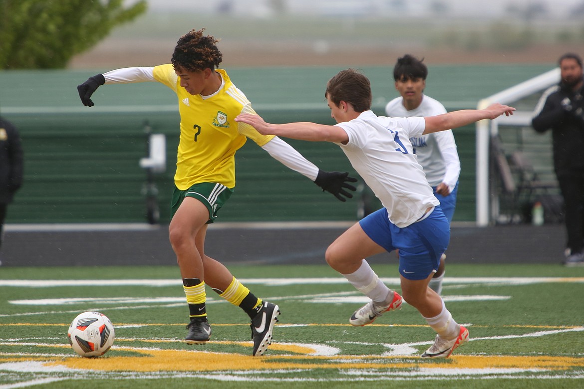 Quincy sophomore Dominik Plascencia (7) gets past a Manson defender in the first half of Saturday’s match.