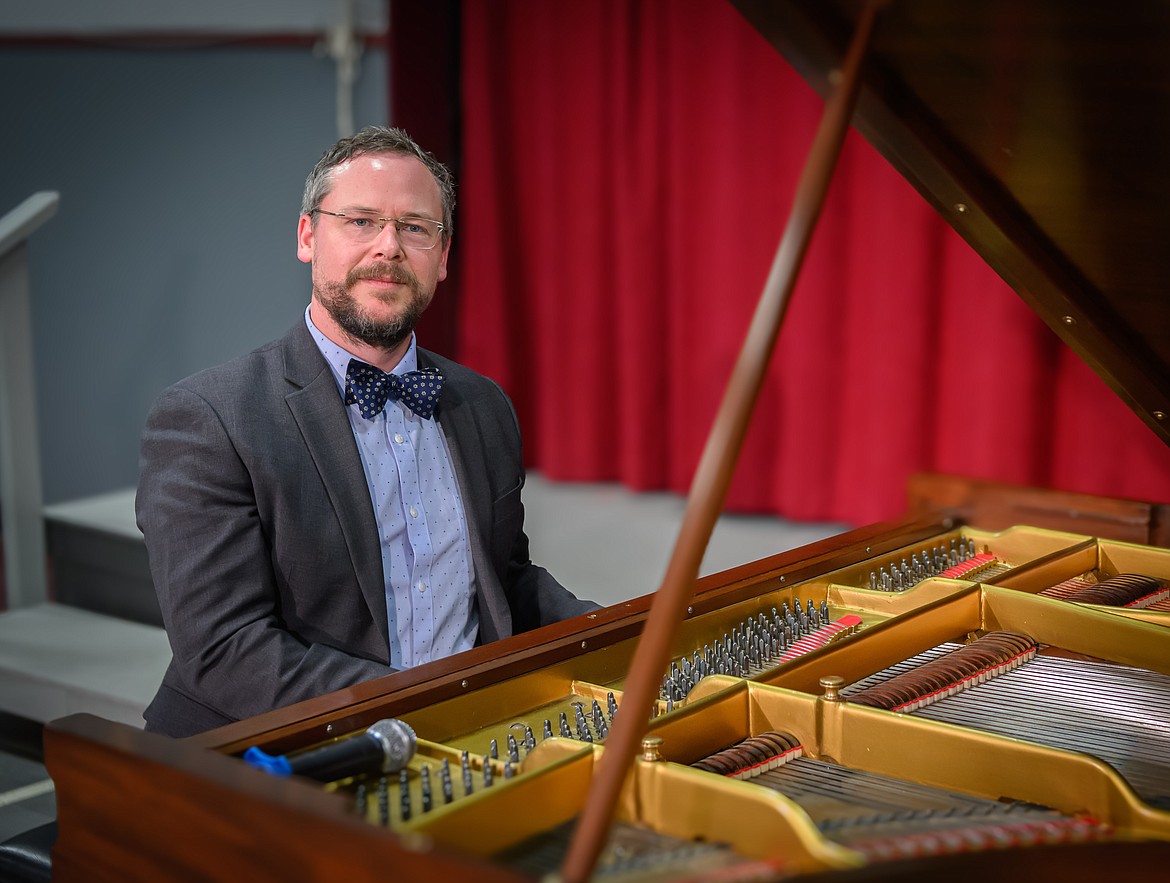 Musician Moses Swedberg performs a free concert at the Paradise Center. (Tracy Scott/Valley Press)