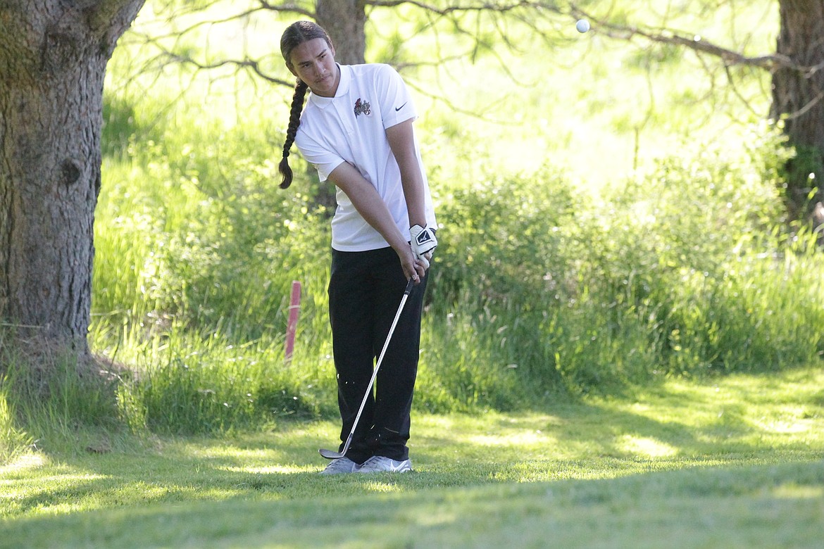 MARK NELKE/Press
Beau Jones of Lakeside chips on the 12th hole at Circling Raven Golf Club in Worley on Tuesday, in the final round of the state 2A golf tournament.