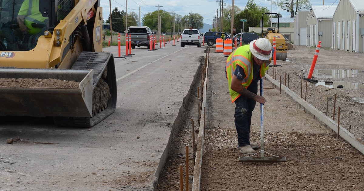 Sidewalk, highway work halts for holiday - Vimarsana News