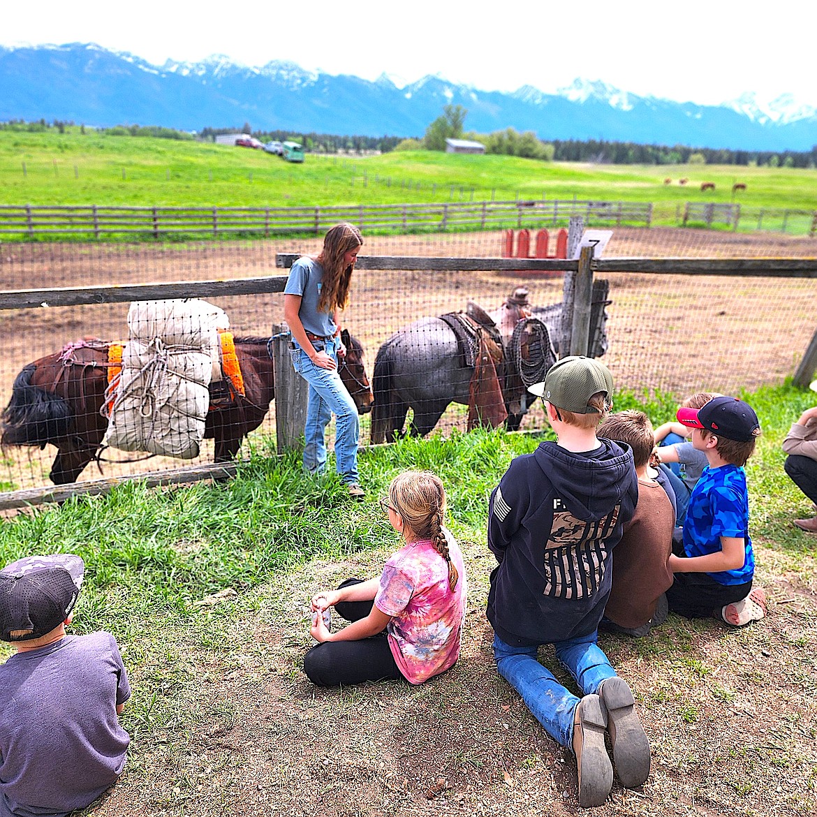 Fourth graders listen as Sierra Symington asks them questions about horse colors. (Berl tiskus/Leader)