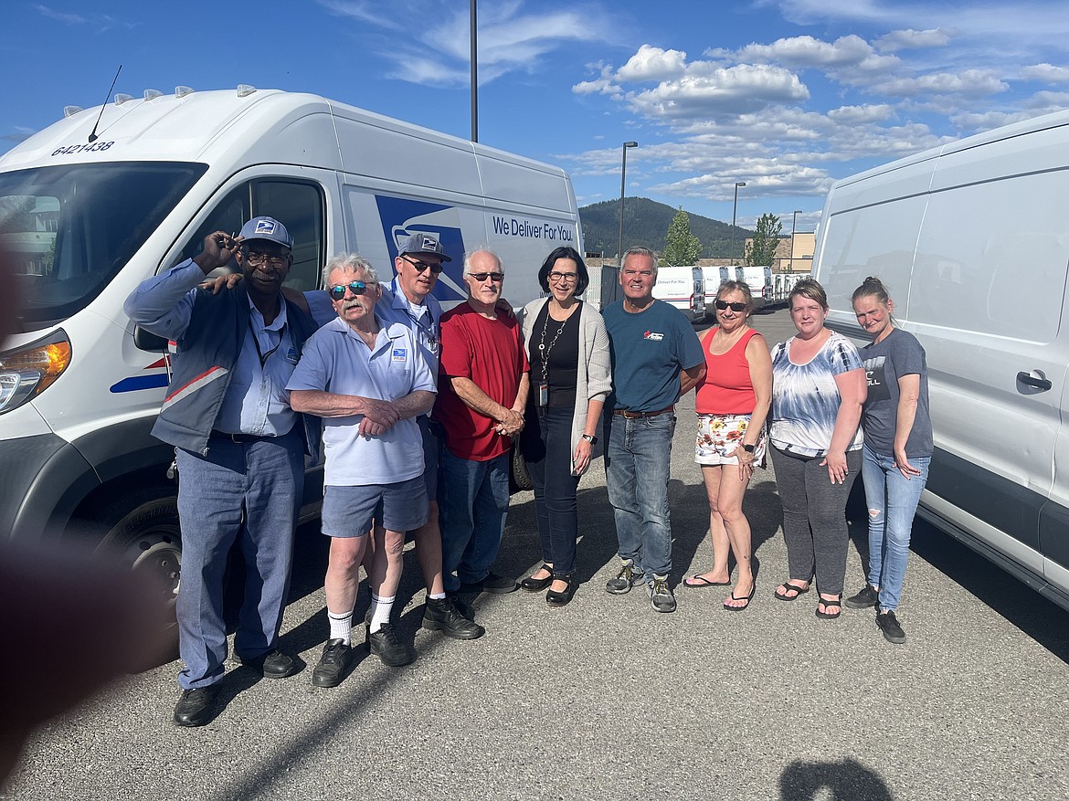 Coeur d’Alene Postal Service letter carriers gathered almost 7,000 pounds of food on Saturday for the National Association of Letter Carriers’ annual Stamp Out
Hunger Food Drive. From left: Weeggie Fields, Jim Mathey, Randy Swisher, Jim Smith and Susan Pattee, Bill Griffiths, Tammy Rickard, Katrina Mayer and Jen Elmose.