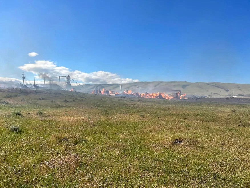 The State Fire Marshal’s Office has mobilized assistance to fight the Tidyman Road fire, which threatened homes and infrastructure near Dallesport in Klickitat County Friday.