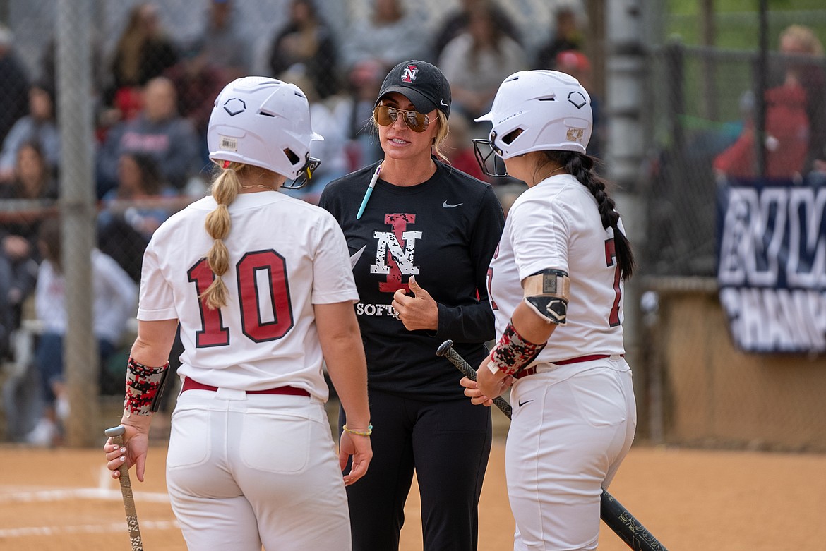 NIC ATHLETICS
North Idaho College softball coach Shay Chapman chats with Hayden Rockwell, left, and Kennedy Hobson in a game against Mt. Hood on Saturday at the Northwest Athletic Conference Championships in Portland.