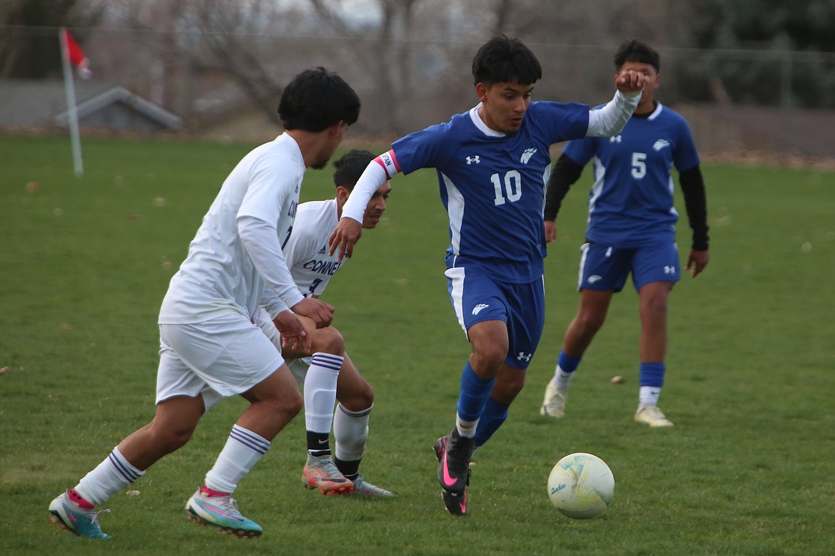 Warden junior Oscar Dominguez (10) weaves through the Connell defense. The Warden boys soccer team finished the season with a 7-9 mark, narrowly missing out on the district playoffs.