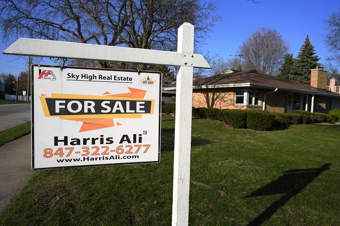 A "For Sale" sign is displayed in front of a home in Skokie, Ill., Sunday, April 14, 2024. On Thursday, Mat 23, 2024, Freddie Mac reports on this week's average U.S. mortgage rates. (AP Photo/Nam Y. Huh)