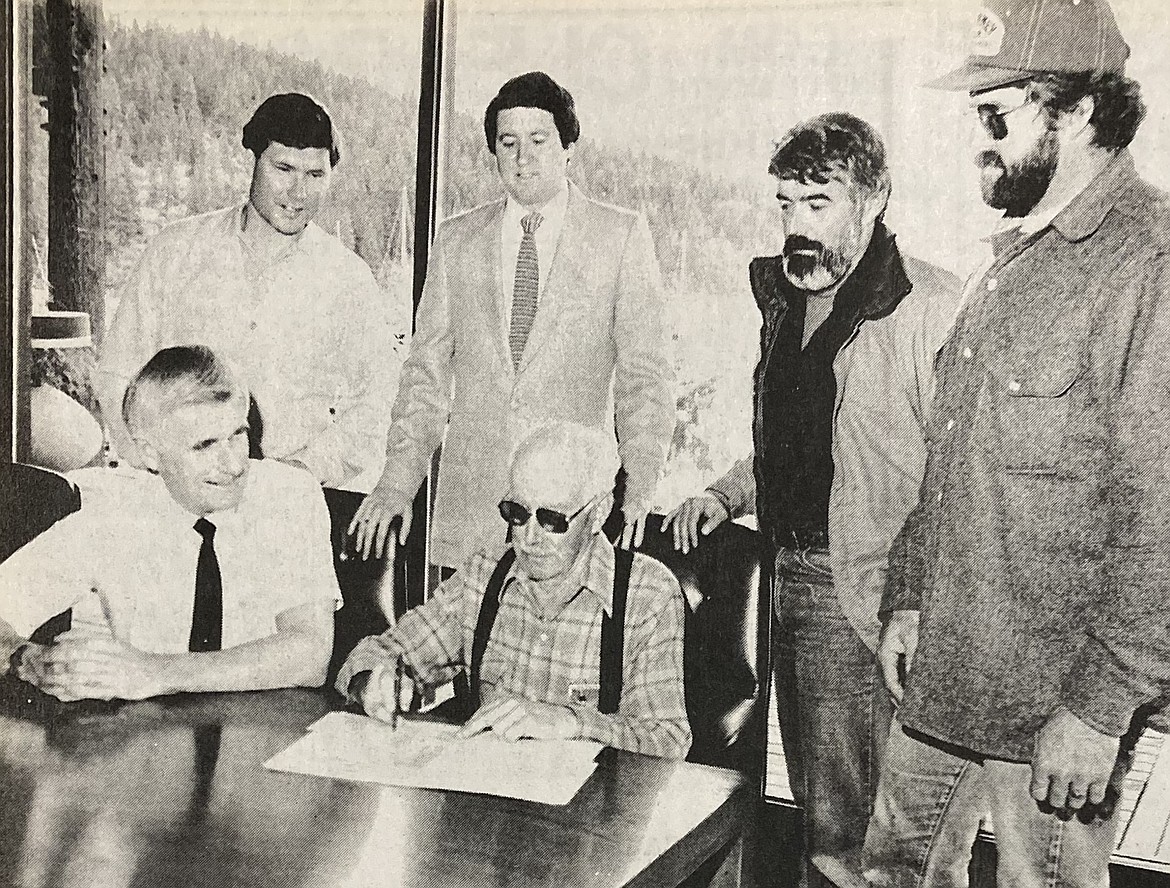 Fred Murphy (seated center) and Duane Hagadone (seated left) sign the contract to build the floating boardwalk at The Coeur d’Alene Resort. Duane predicted the resort’s impact on the community would be greater than that Expo ’74 on Spokane. Watching the signing are (standing, from left) John Barlow, Jerry Jaeger, Loren Murphy and Skip Murphy.