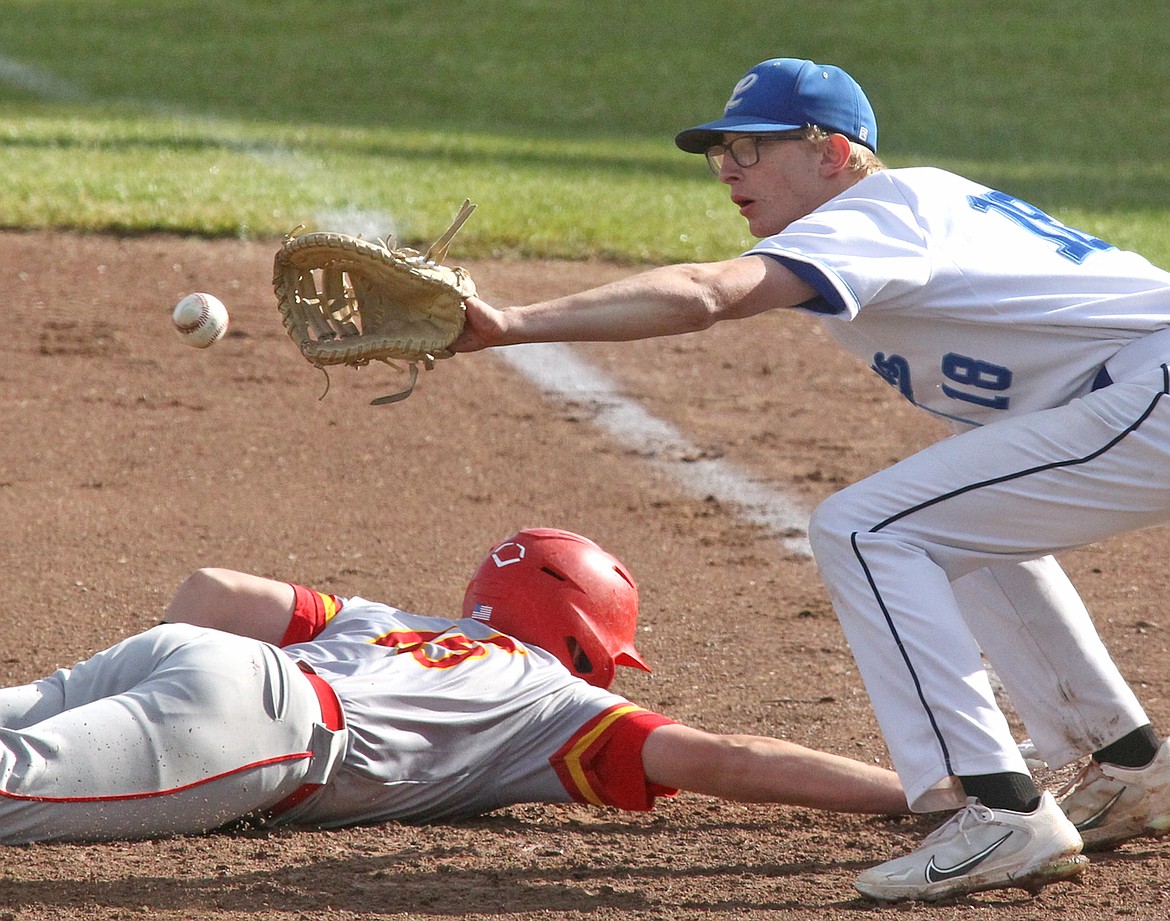 Kalispell's Tait Orme stretches for the safety of first base as Libby's Tanner Wolfe waits for throw from Loggers pitcher Aidan Rose in the third inning on May 29, 2024. (Paul Sievers/The Western News)