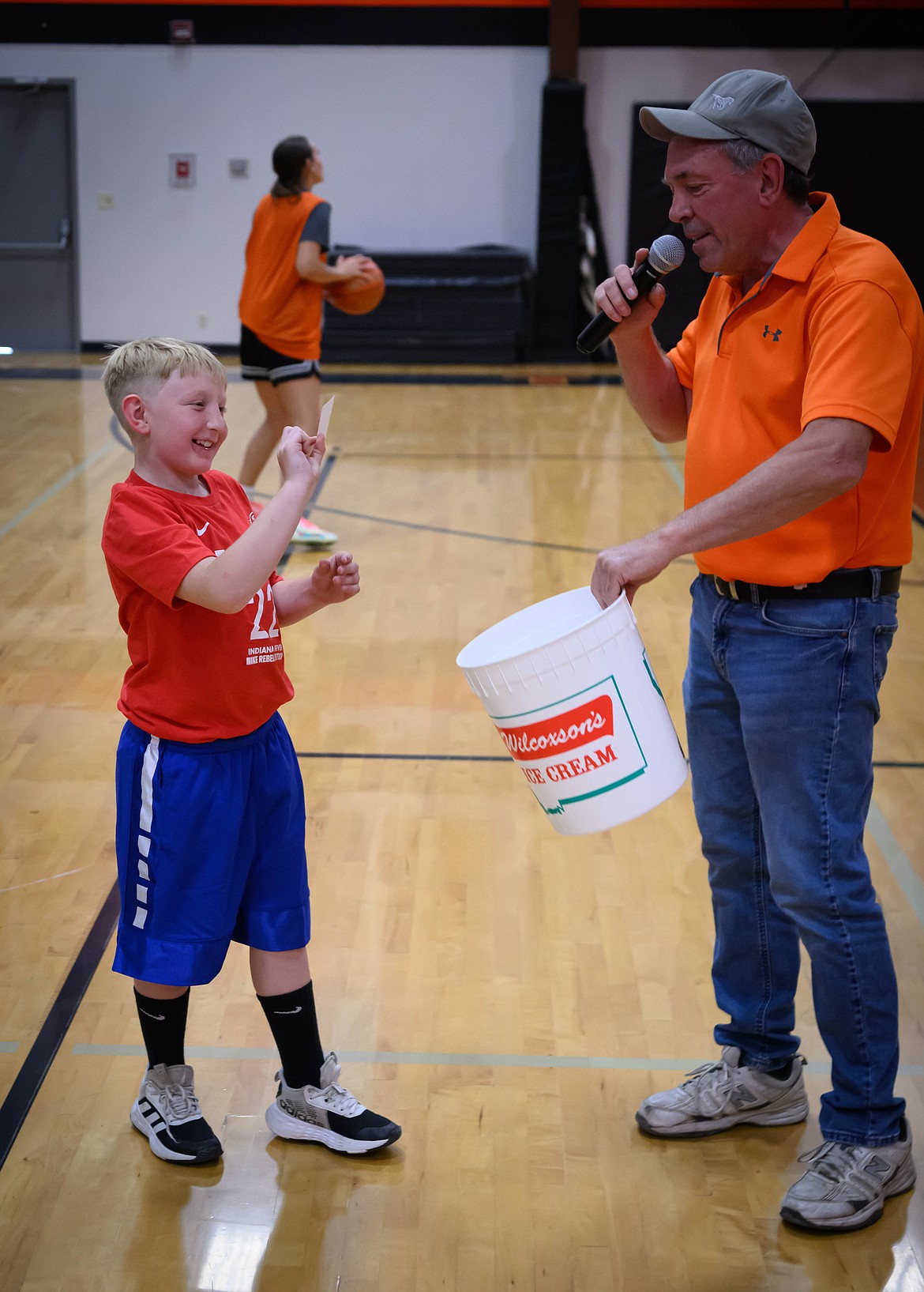 Randy Garrison picks Grayson Blood out of the crowd to pull a name out of the bucket for the winner of the 50-50 drawing. (Tracy Scott/Valley Press)