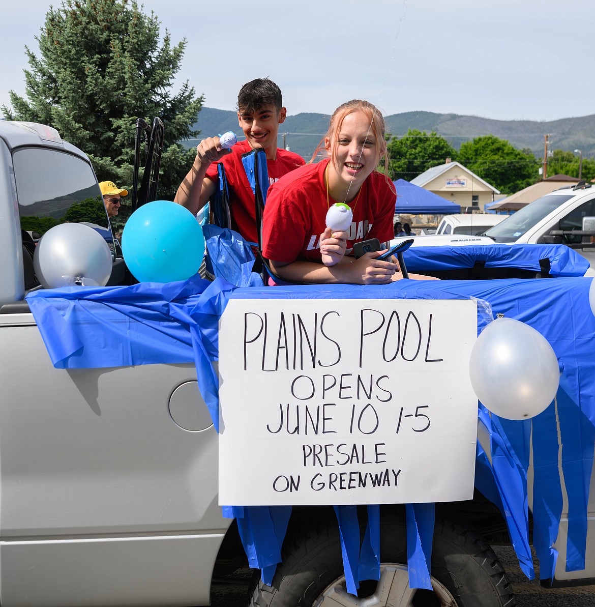 A float promoting the Plains Pool in the Plains Day parade. (Tracy Scott/Valley Press)