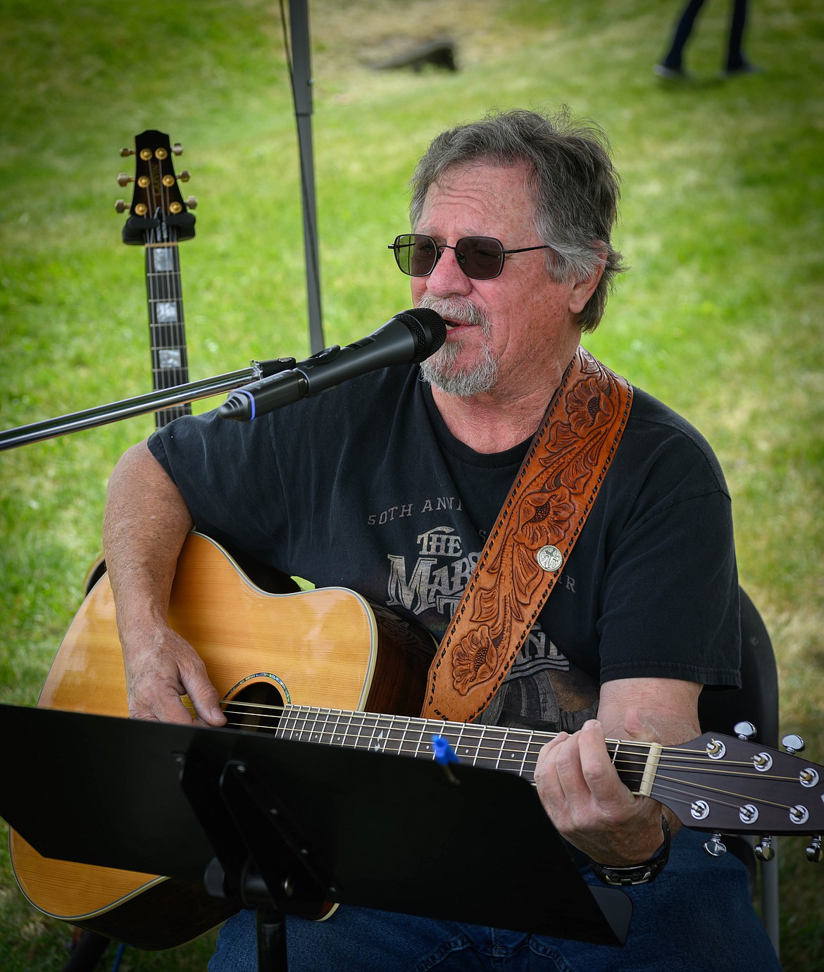 Singer Dave Proctor entertains the Plains Day crowd. (Tracy Scott/Valley Press)