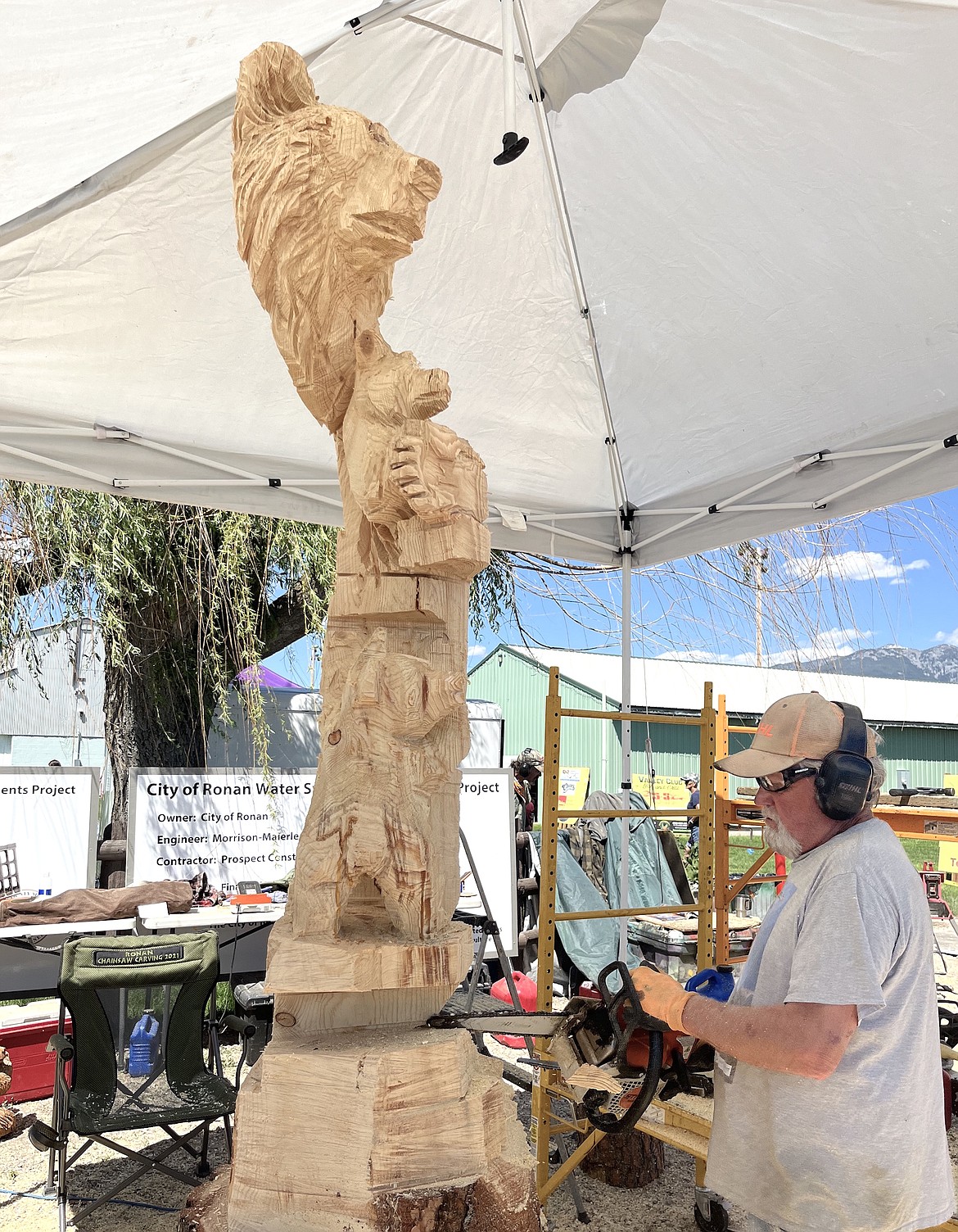 Bigfork carver Todd Coats works on his bear totem during the Chainsaw Carving Rendezvous in Ronan. (Kristi Niemeyer/Leader)