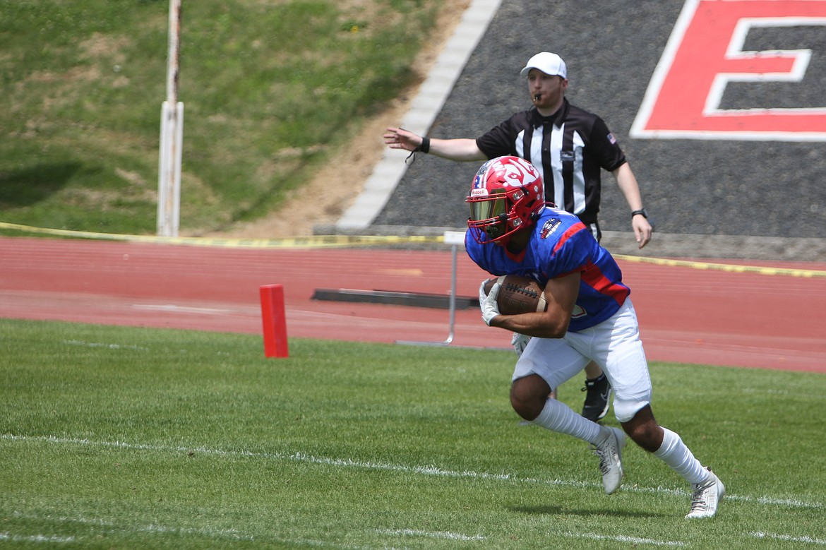 Othello running back/defensive back Alex Mendez, in blue, returns a kickoff for the East at Saturday’s Earl Barden Classic.