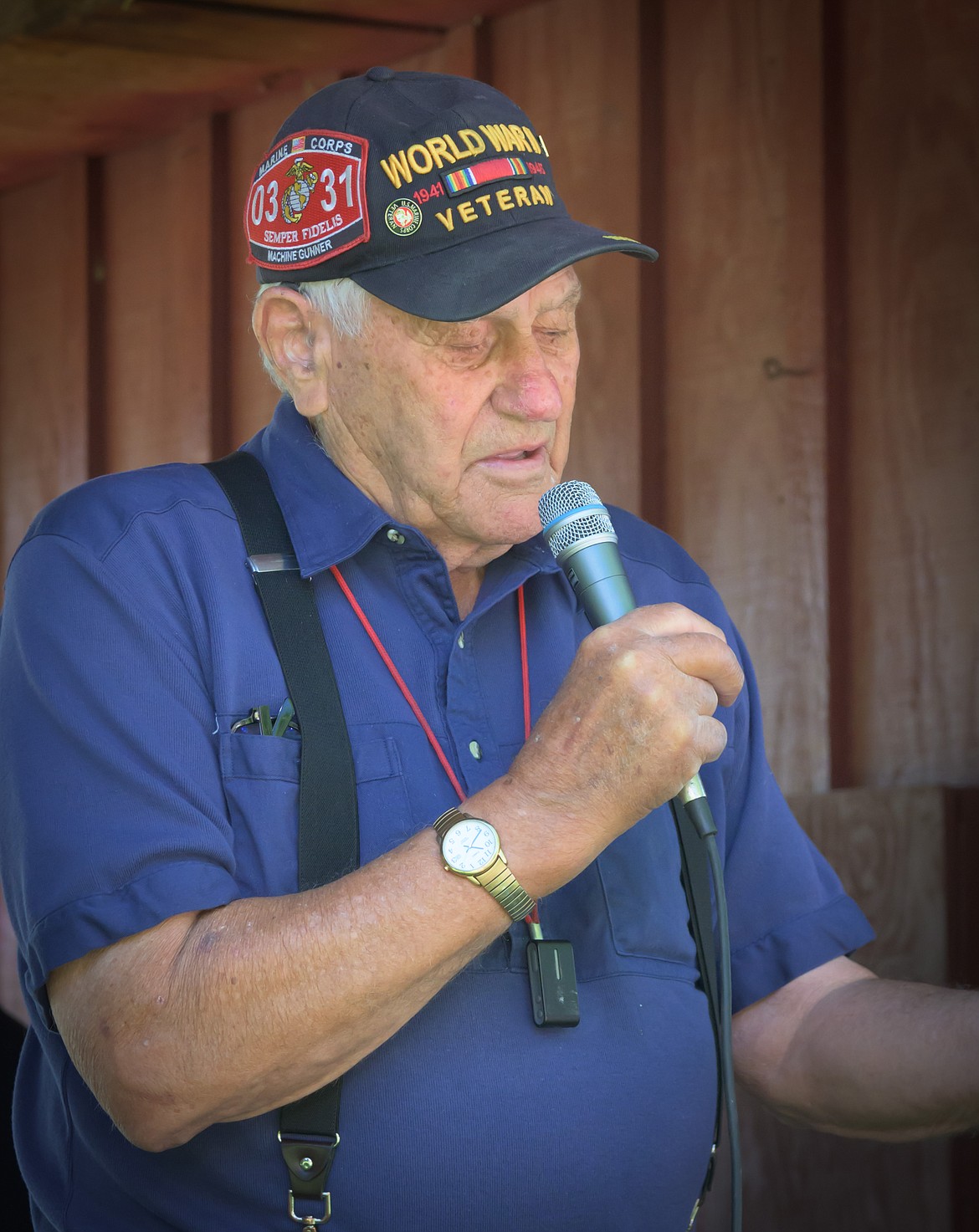 98-year-old World War II veteran Tom Carlton Sr. reads the Delaration of Independence during the Plains Freedom Festival on July 4. (Tracy Scott/Valley Press)