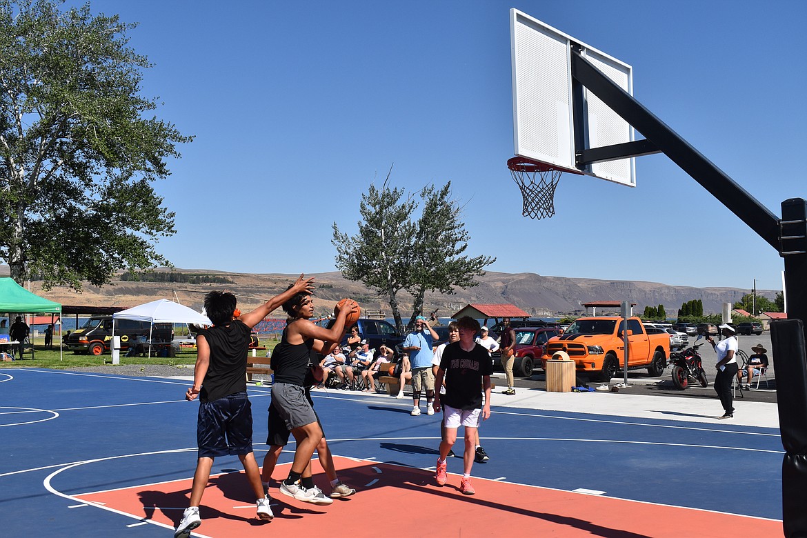 Six teams gathered at the basketball court at Smokiam Park in Soap Lake for the Soaring Eagles 3-V-3 Basketball Tournament, held during Soap Lake’s Suds ‘N Sun festival.