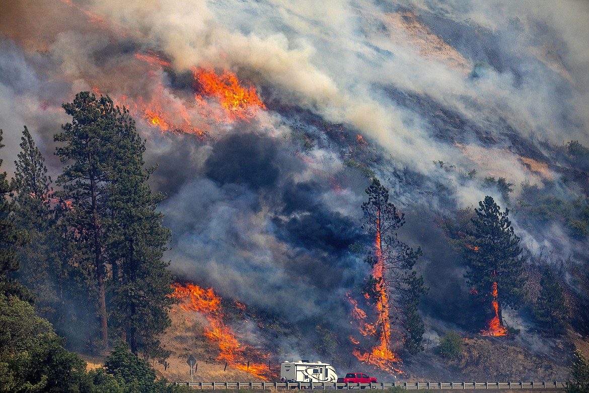 UPDATE: A tanker plane crash has killed a firefighting pilot in Oregon as  Western wildfires spread | Coeur d'Alene Press