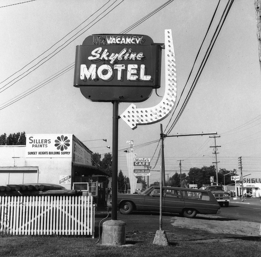 Looking west at the Skyline Motel on Appleway Avenue in Coeur d'Alene, 1966.