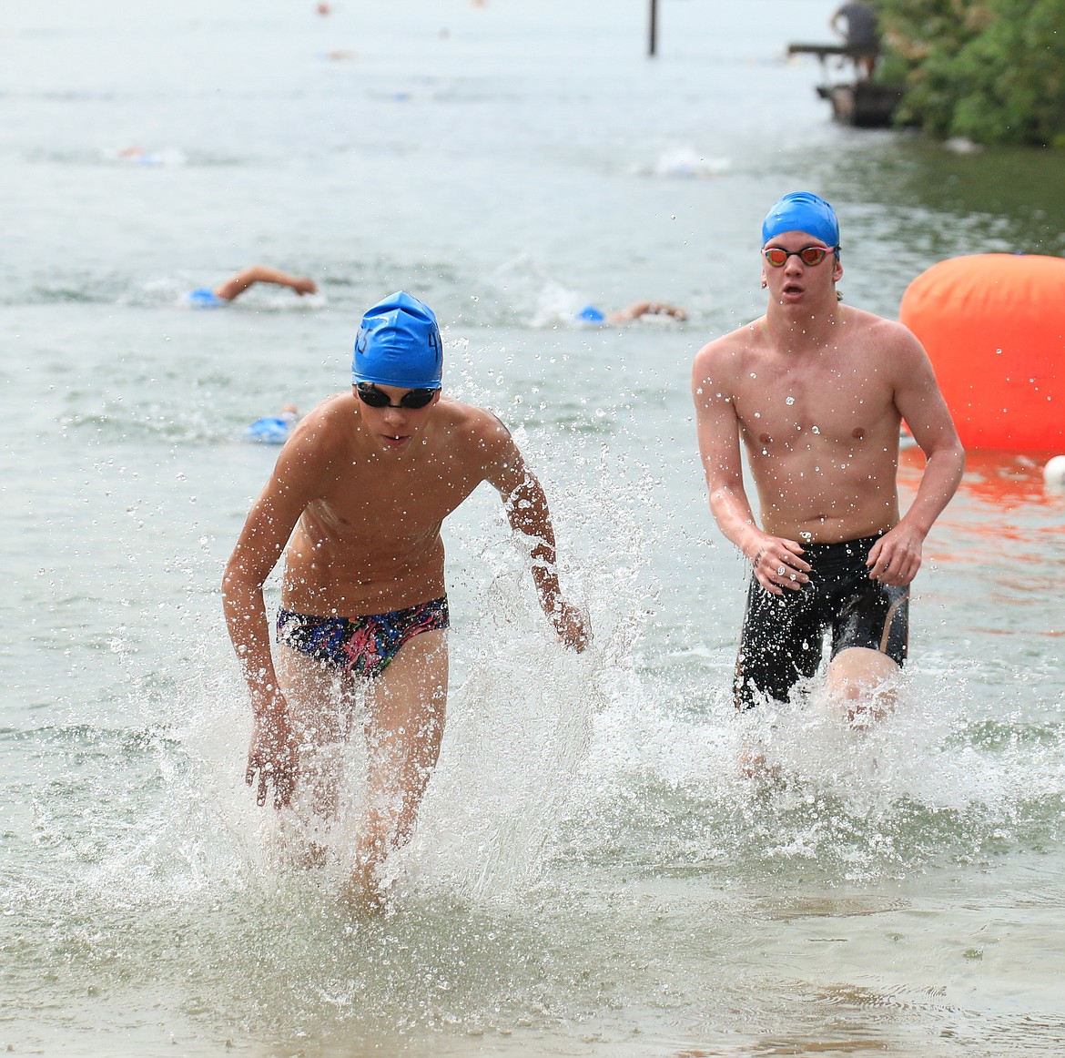 MAX OSWALD/Bonner County Daily Bee
Benjamin Morgan of Spokane edges out Jackson Jaglo of Minneapolis, Minn. for a 13th place finish at the Long Bridge Swim in Sandpoint on Saturday.