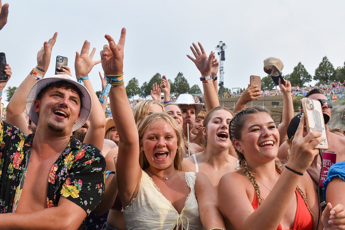 The crowds at Watershed went wild for each artist as they came onstage, singing along to their favorites and taking the opportunity to get photos and videos of the stars.