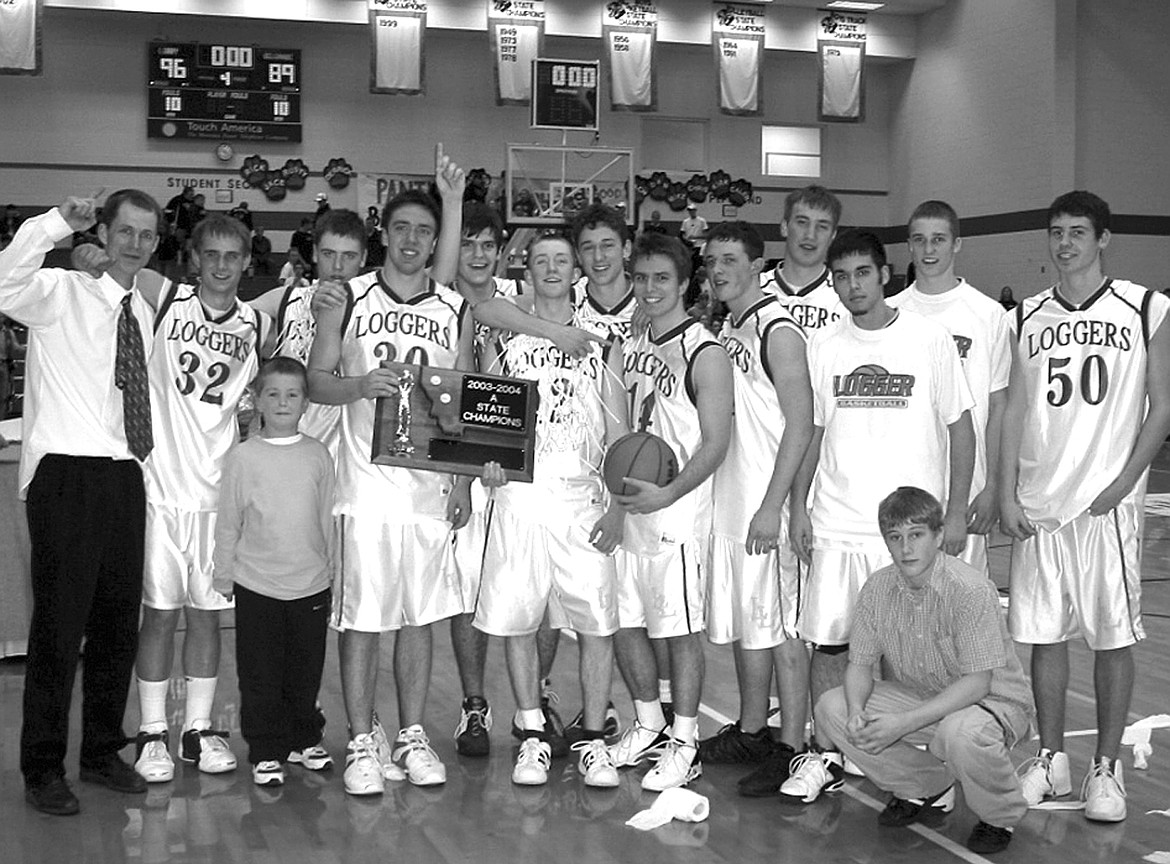 THE 2004 STATE champion Libby Loggers, from left: Coach Wally Winslow, Vance Vincent, Mitch Mohr, Kyle Stantus, Blaine Baker, Aaron Sutton, Jake Swartzendruber, Brady Turk, Chris McElmurry, Dave Horelick, Ken Orr,  George Mercer, Whitney Gautreaux. Up front is Jared Winslow and Phil England. (Sarah Barrick/Western News)