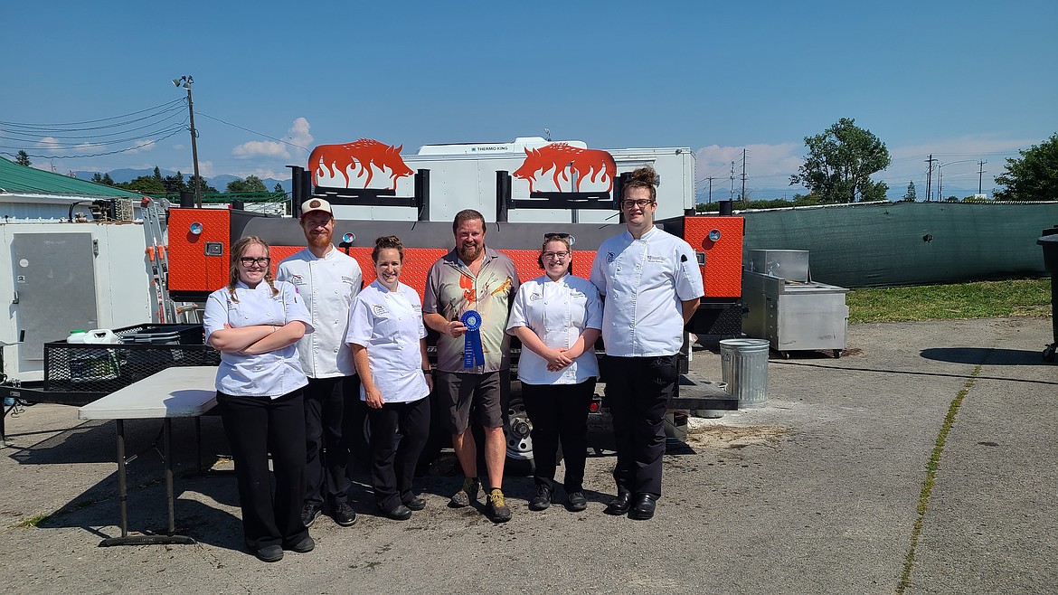 Best Food at the Fair winner D&T BBQ took the blue ribbon for their pulled pork with spicy slaw and sweet barbecue sauce. Pictured left to right are Erin Abbott, Josh Rutherford, Michaella Evert, David Wickwire, Miya Rogers and Walter Pearson.