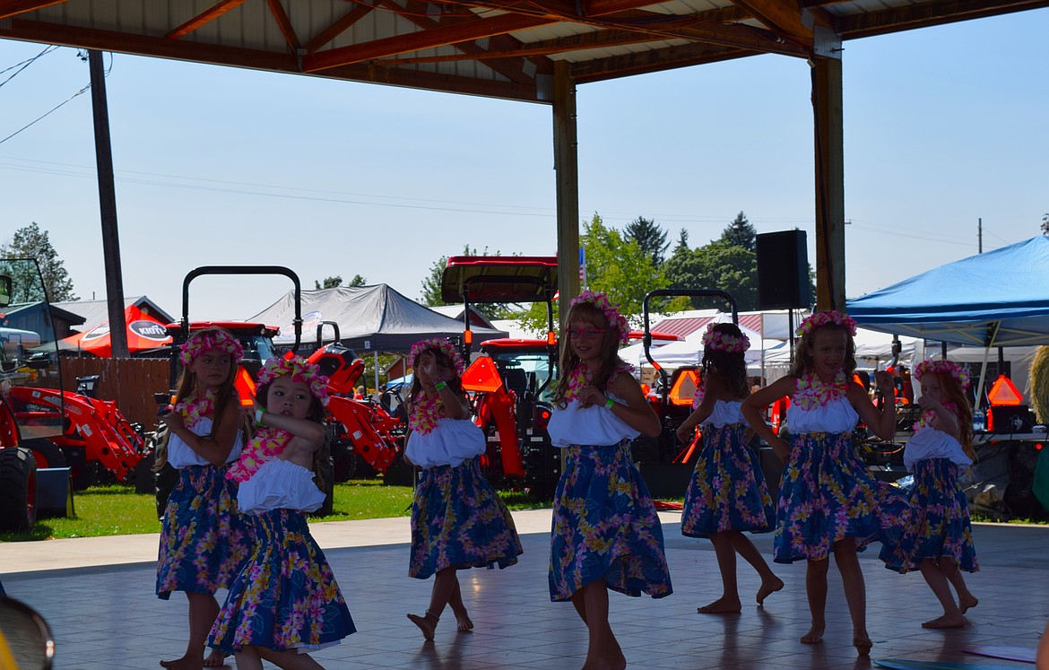 Coeur d'Alene's Lokahi Dance performs a Hawaiian Luau.