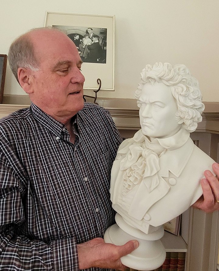 Music Conservatory of Coeur d'Alene receives mysterious statue as