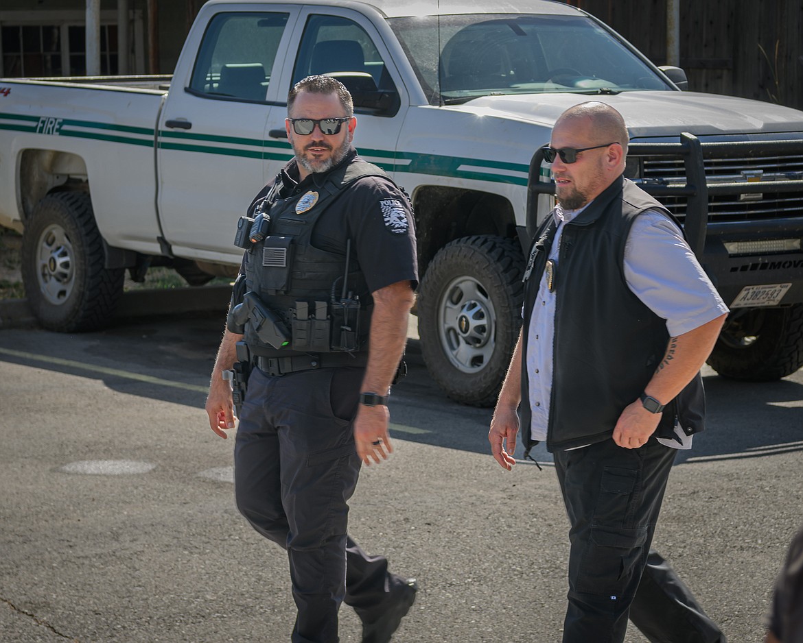 Local law enforcement officers Brian Josephson and Rob Geenen take part in the Plains School evacuation drill. (Tracy Scott/Valley Press)