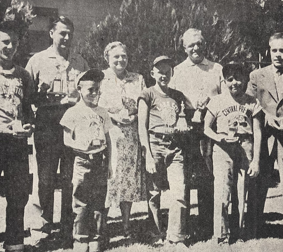 In 1960, Mae McEuen is shown with the Boys’ Baseball League city champions and their sponsors.